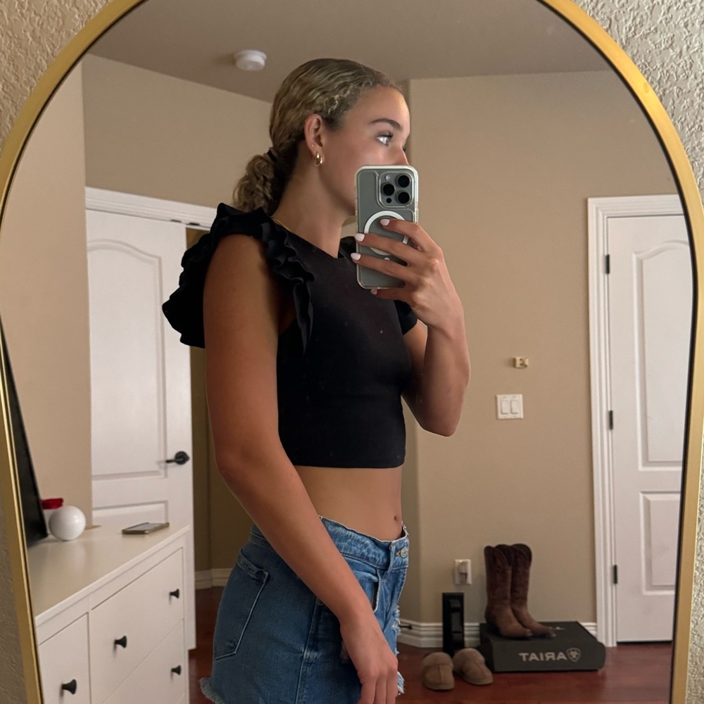 Zara ruffle sleeve top, size small, black